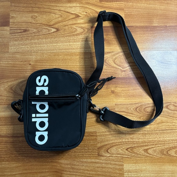 Adidas Crossbody - Picture 1 of 2